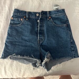 Levi Ribcage short in size 26